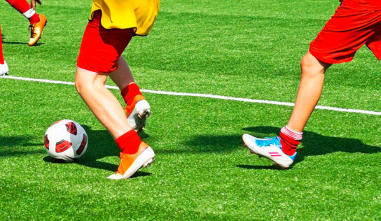 Césped artificial en campos deportivos