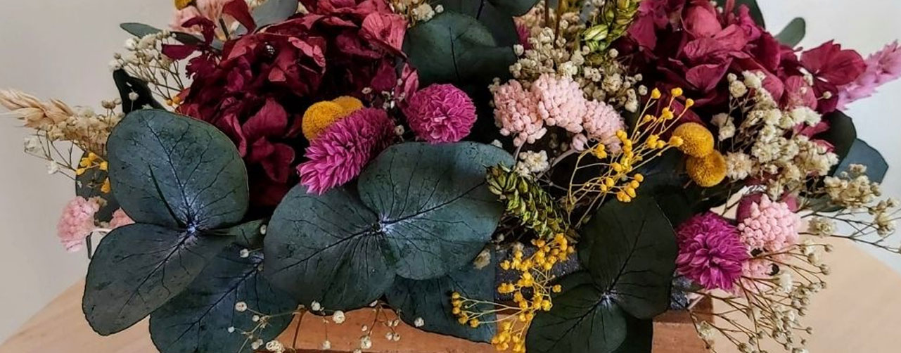 El arte de la preservación floral: historia y evolución de las flores eternas