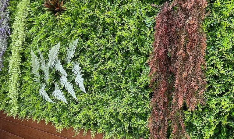 Tendencias de jardines verticales artificiales para chalets, terrazas, áticos