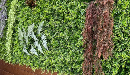 Tendencias de jardines verticales artificiales para chalets, terrazas, áticos