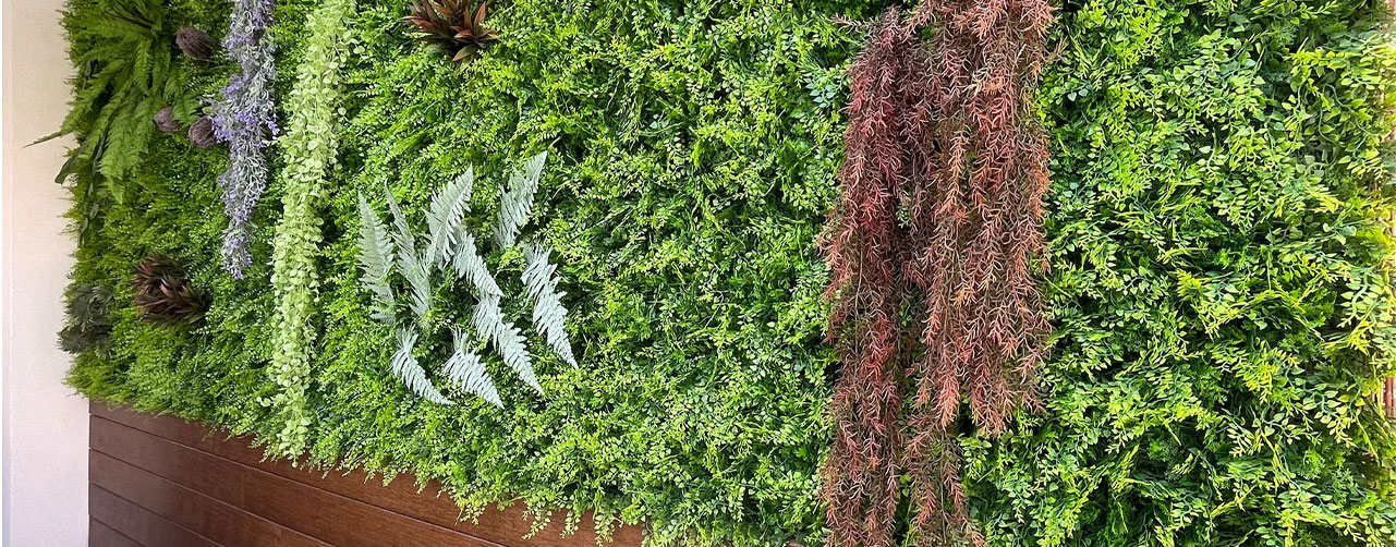 Tendencias de jardines verticales artificiales para chalets, terrazas, áticos