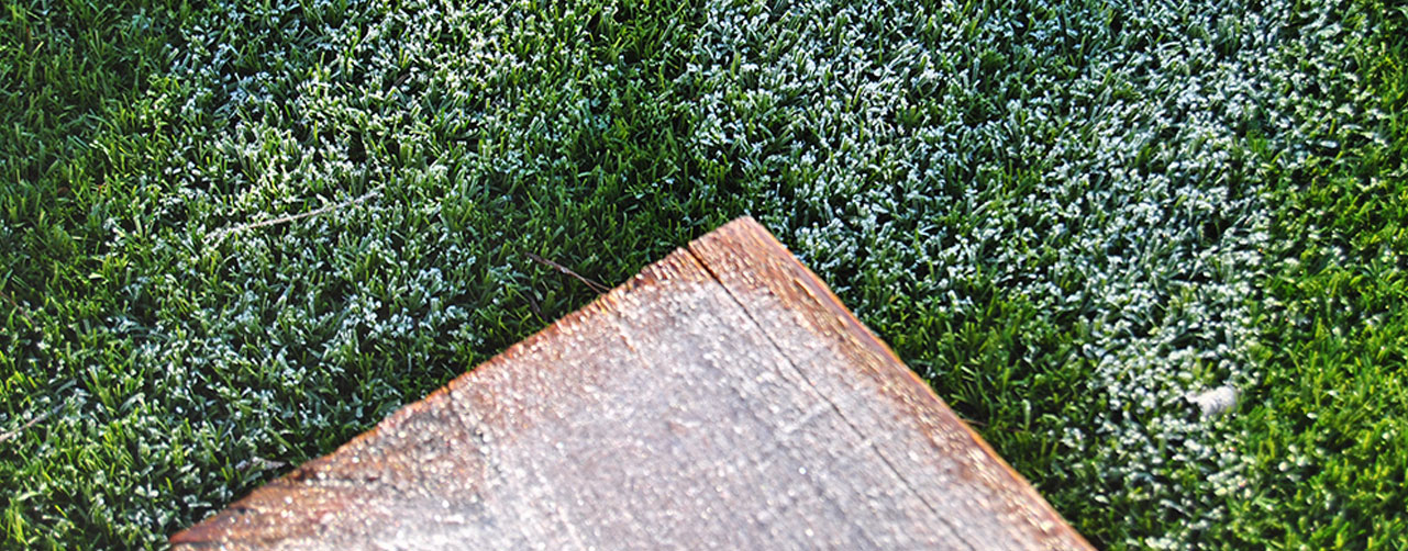 Césped artificial en invierno: cuidados imprescindibles para conservar su calidad